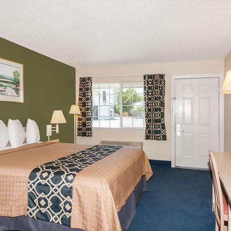 Travelodge By Wyndham Los Banos Ca Eksteriør billede