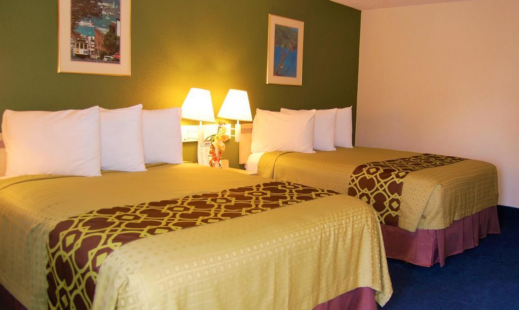 Travelodge By Wyndham Los Banos Ca Eksteriør billede