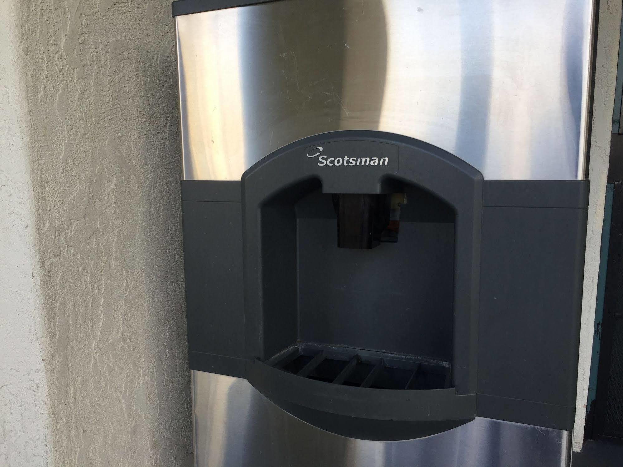 Travelodge By Wyndham Los Banos Ca Eksteriør billede